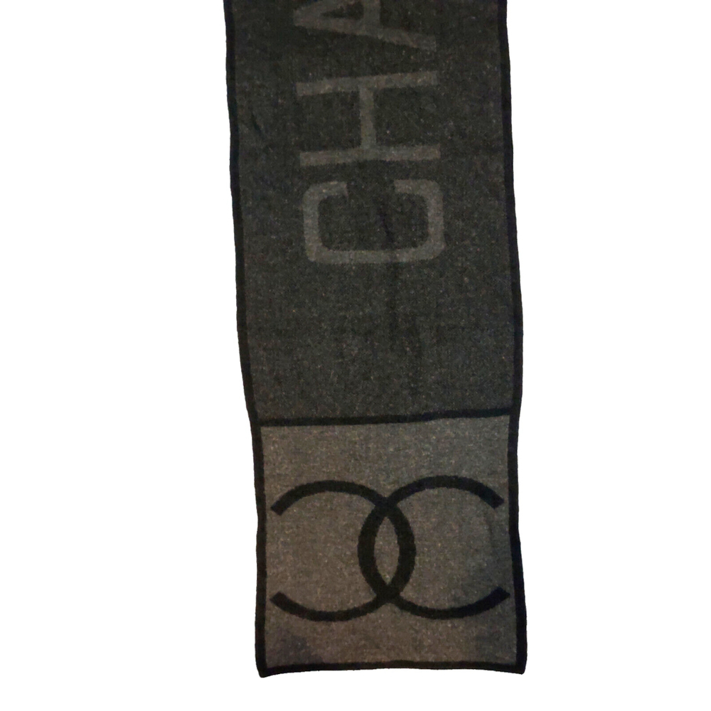 CHANEL Black & Charcoal Gray 100% Wool Reversible Long Scarf - Picture 4 of 11